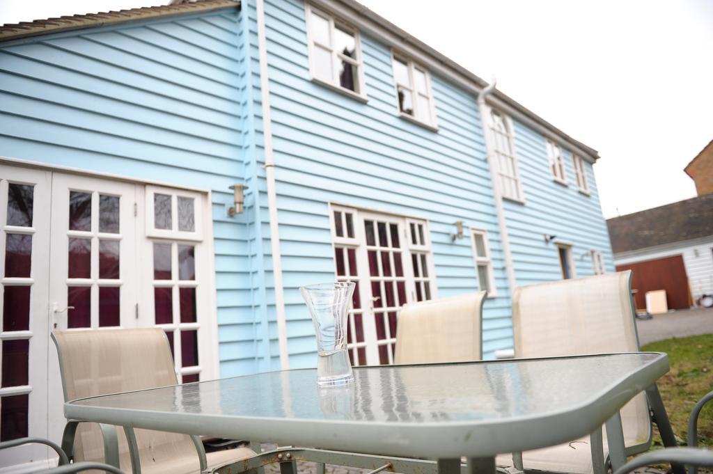 The Greyhound Cottage Chigwell Exterior photo