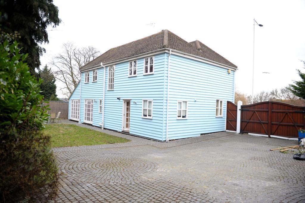 The Greyhound Cottage Chigwell Exterior photo