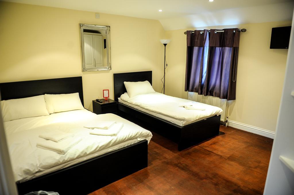 The Greyhound Cottage Chigwell Exterior photo