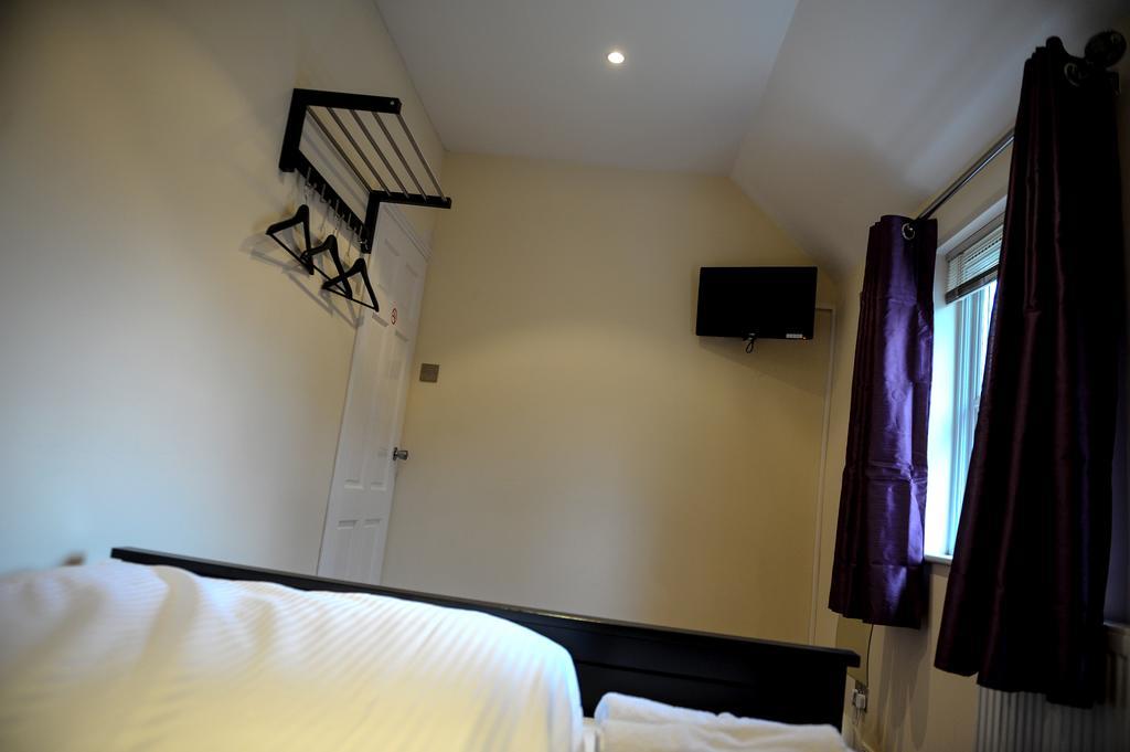 The Greyhound Cottage Chigwell Exterior photo