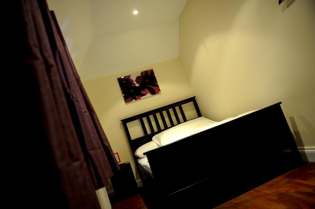 The Greyhound Cottage Chigwell Exterior photo