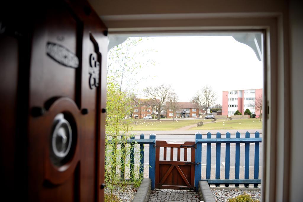 The Greyhound Cottage Chigwell Exterior photo