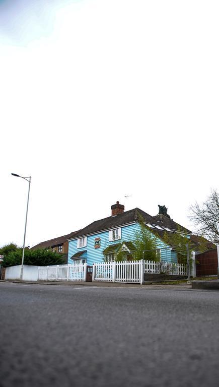 The Greyhound Cottage Chigwell Exterior photo
