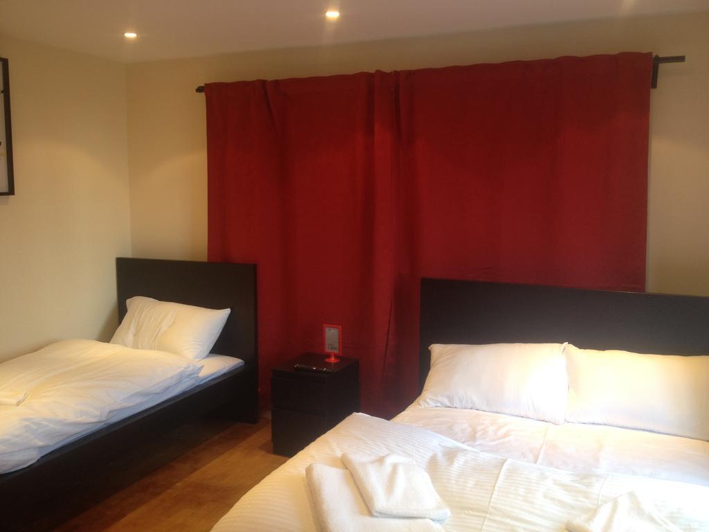 The Greyhound Cottage Chigwell Exterior photo