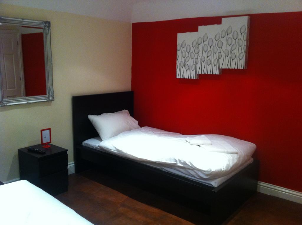 The Greyhound Cottage Chigwell Room photo