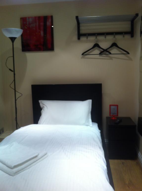 The Greyhound Cottage Chigwell Room photo