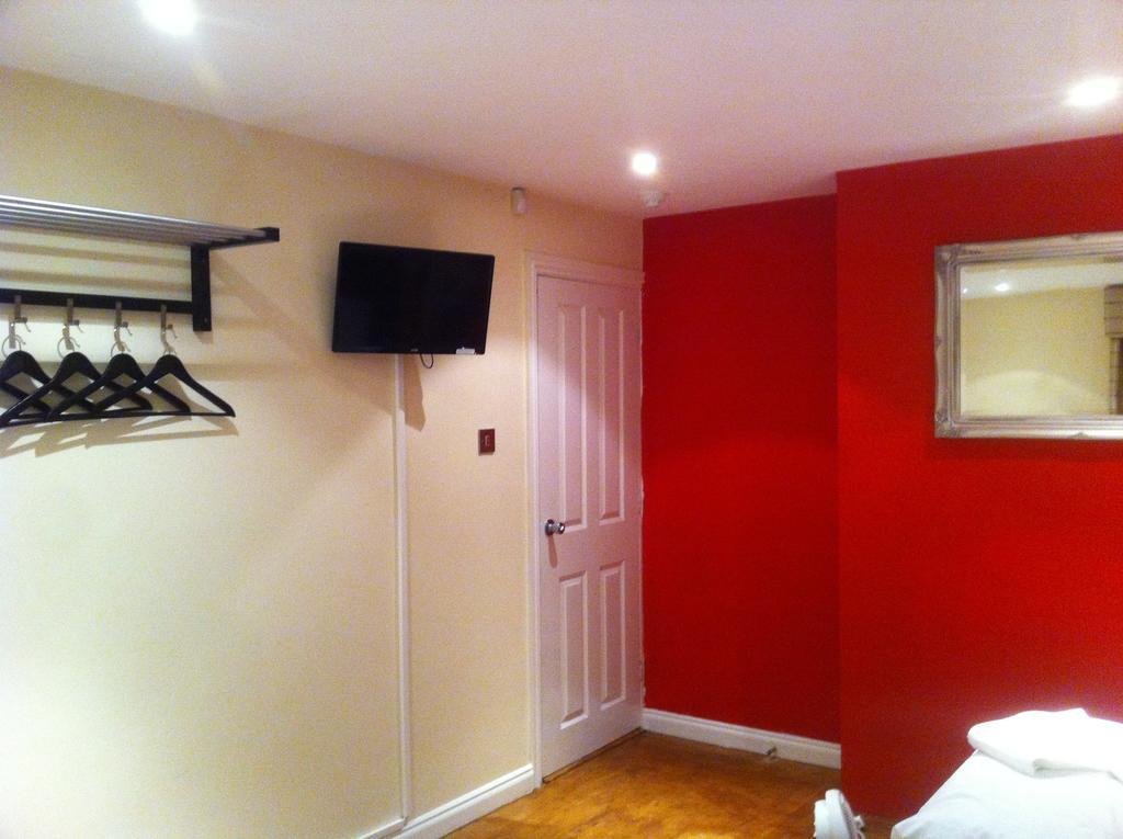 The Greyhound Cottage Chigwell Room photo