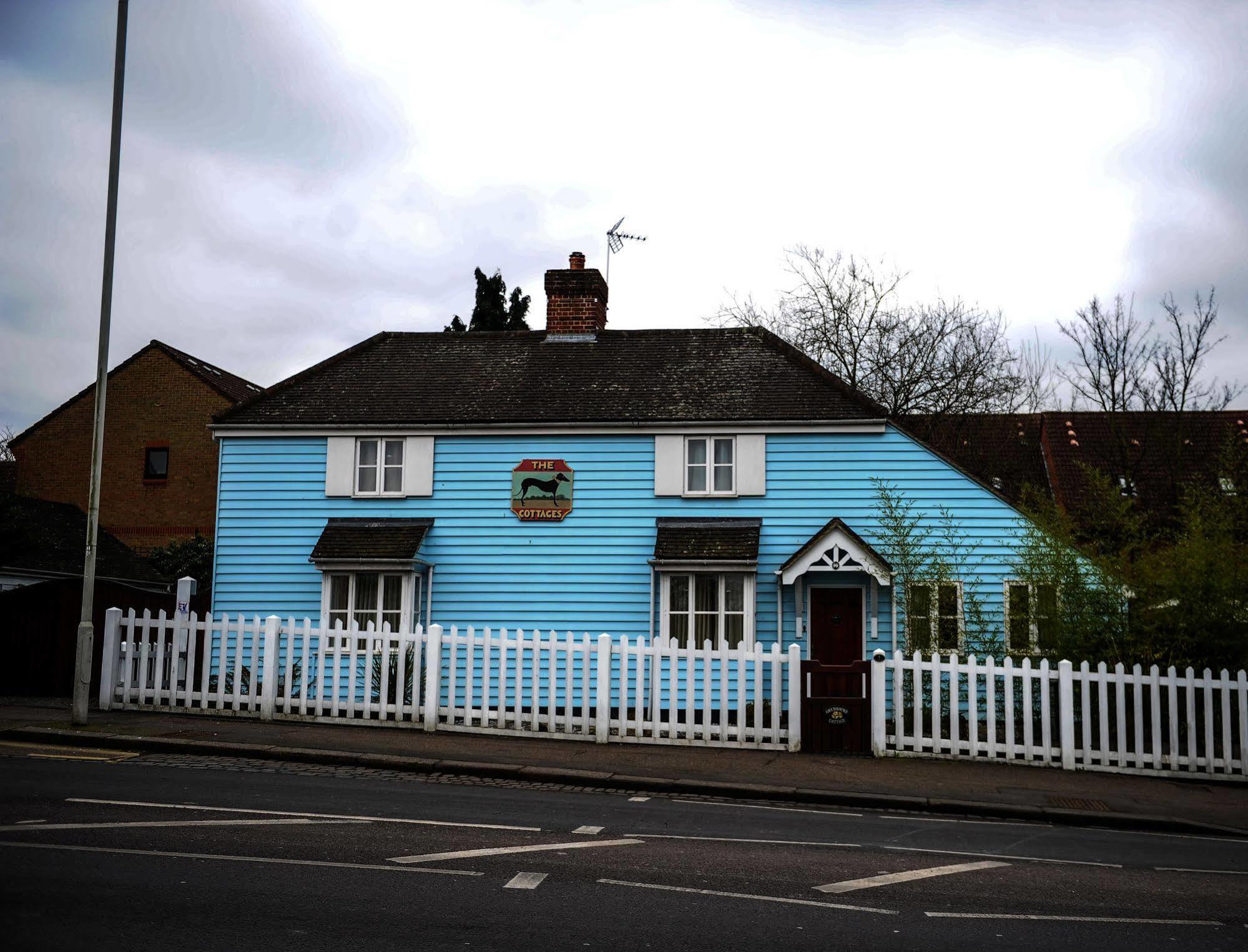 The Greyhound Cottage Chigwell Exterior photo