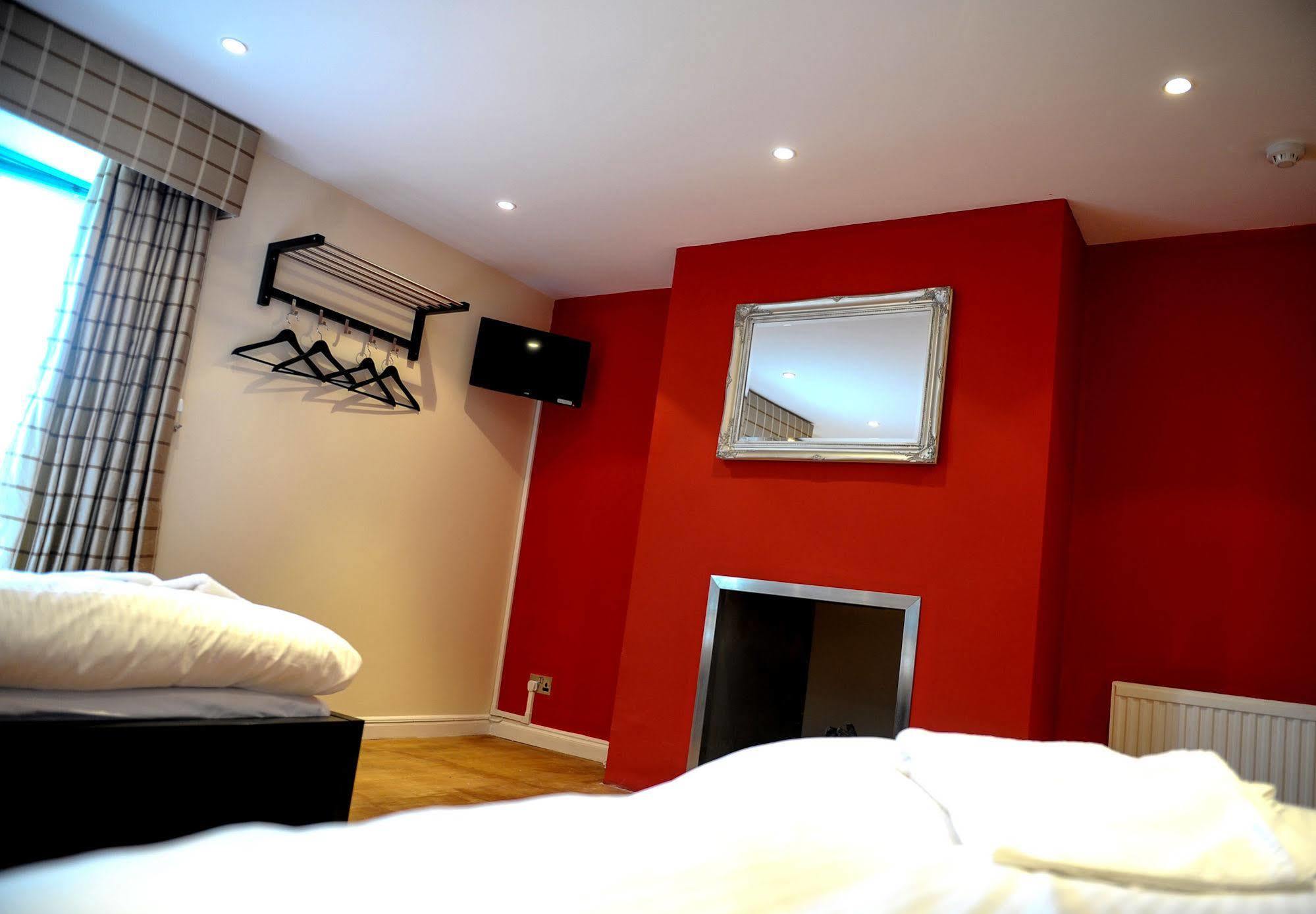 The Greyhound Cottage Chigwell Exterior photo