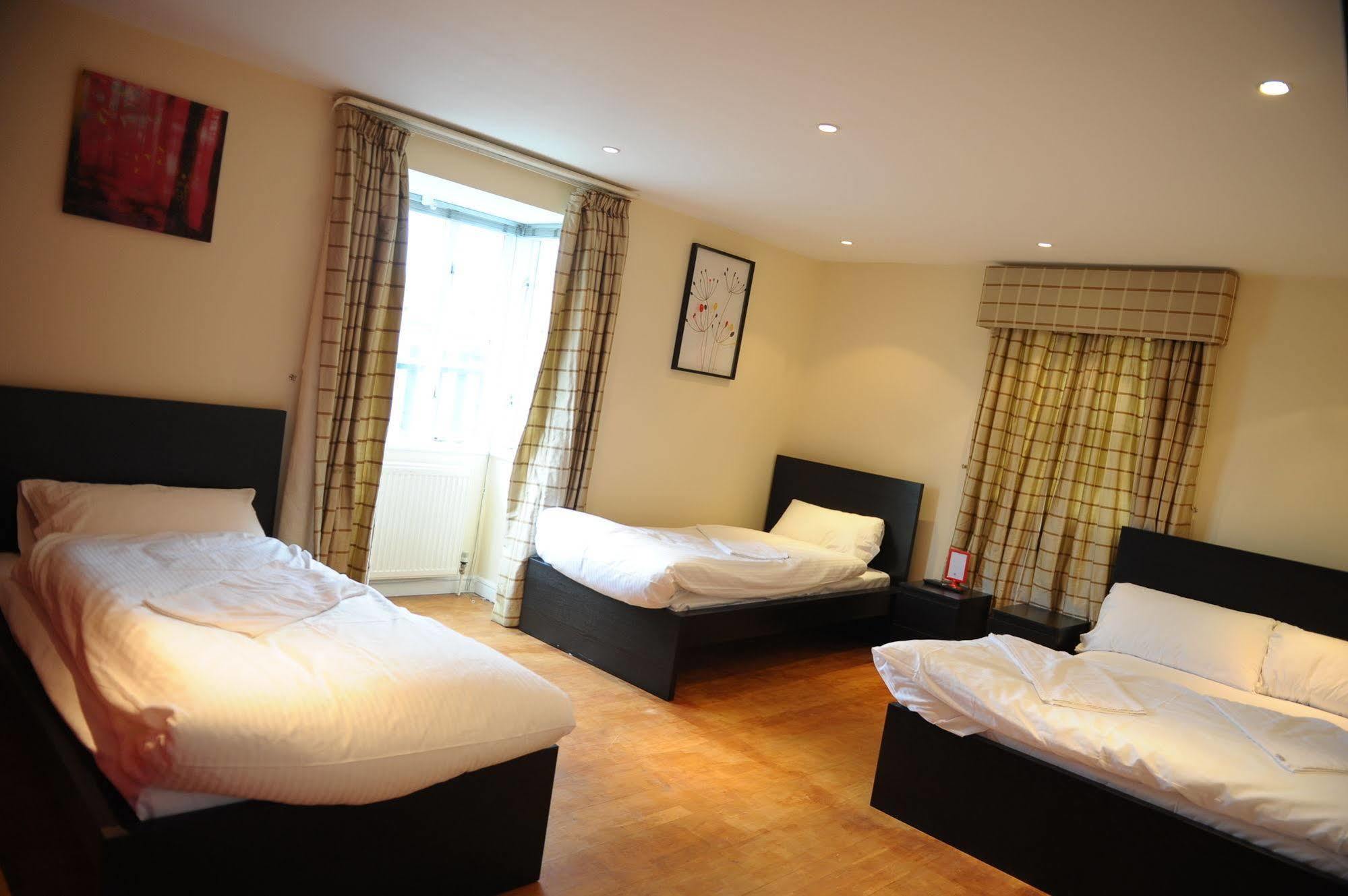 The Greyhound Cottage Chigwell Exterior photo